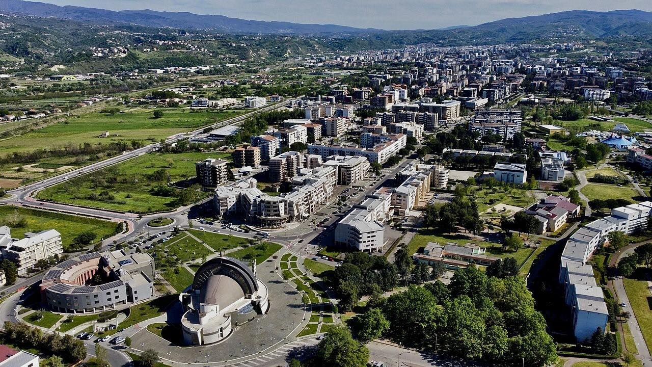 Rende, nel vecchio feudo socialista tutti inseguono i voti di destra e giovani