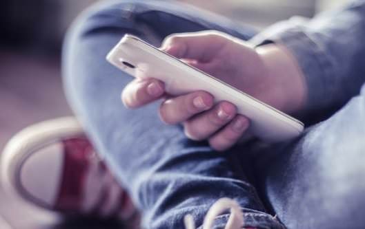 Il tariffario dell’orco, prima i regali e poi gli abusi: «Devi sdebitarti»