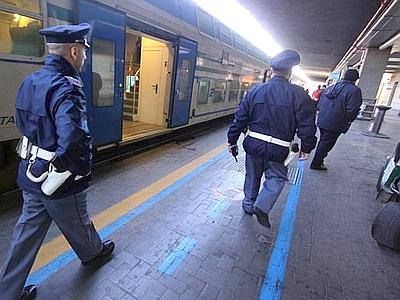 Tenta il suicidio, salvato (e arrestato) dalla polizia
