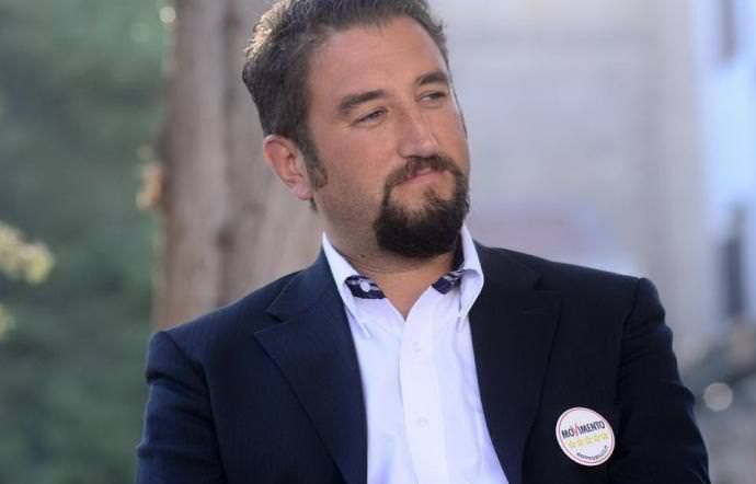 Caos M5s, Cancelleri a Nesci: «Non può candidarsi a governatore»
