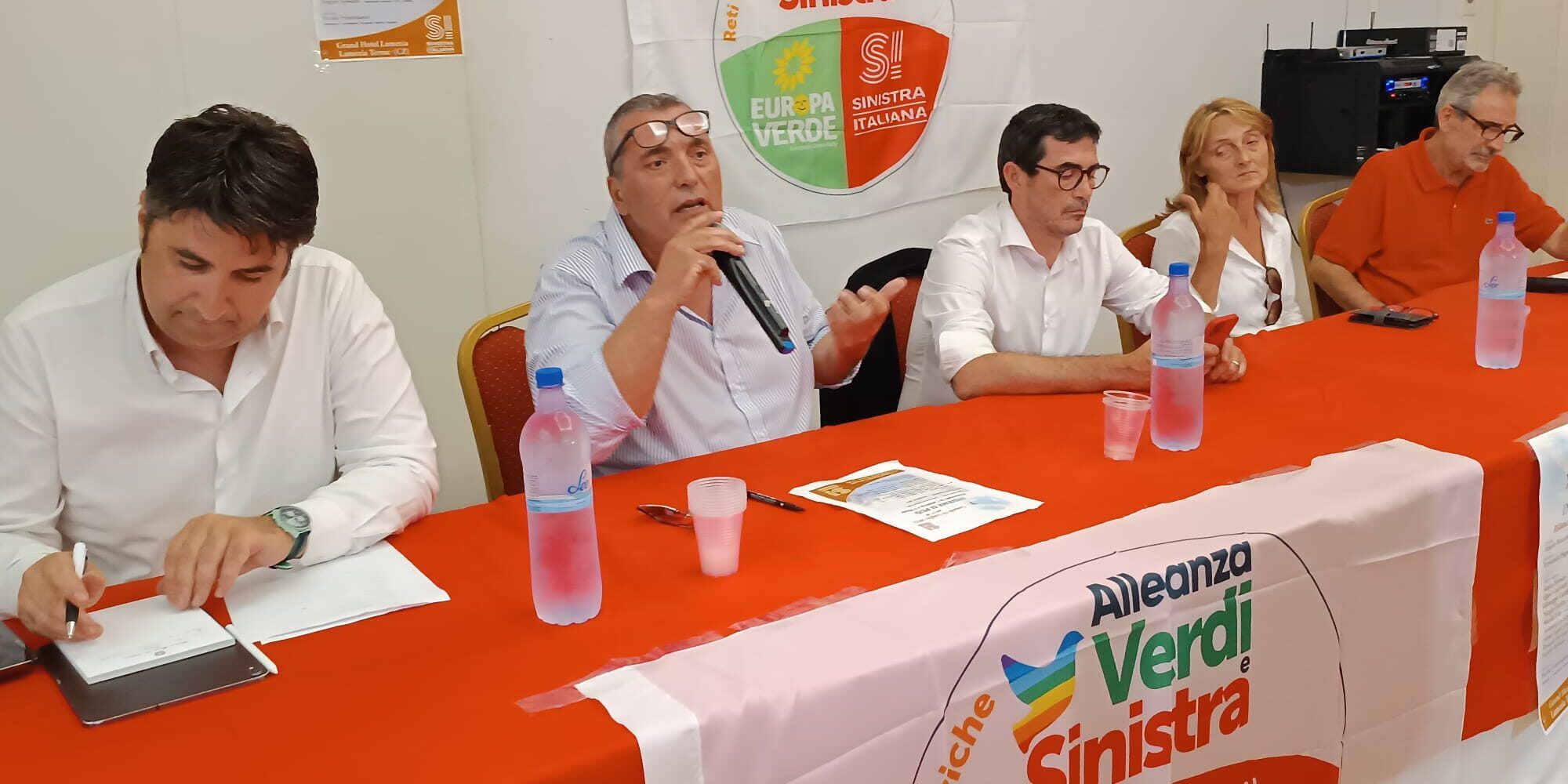 Il “cantiere” del centrosinistra (unito) in Calabria. Fratoianni: «Indichiamo un’alternativa alla destra»