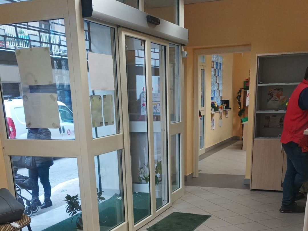 Reggio, furti e danneggiamenti all’Hub per la famiglia di Sbarre – FOTO