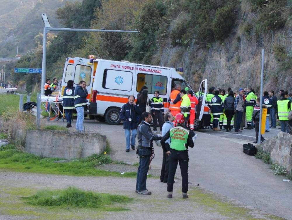 Cade in un burrone e muore sul colpo