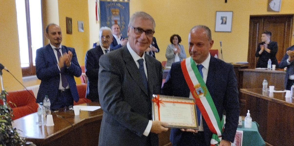 Rose conferisce la cittadinanza onoraria a Ludovico Docimo: «Eccellenza nazionale»