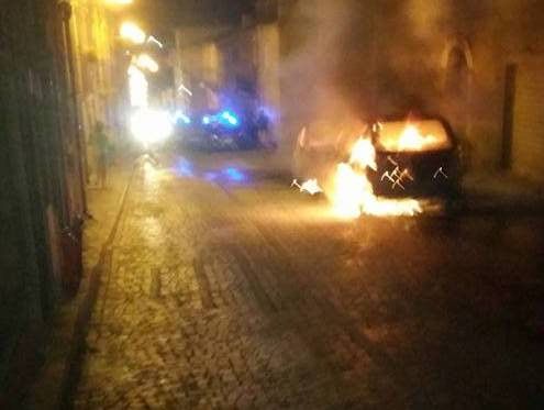 A fuoco (per la terza volta) l'auto del sindaco di Motta Santa Lucia