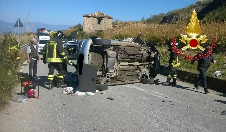 Auto si ribalta tra Maierato e Pizzo: un ferito