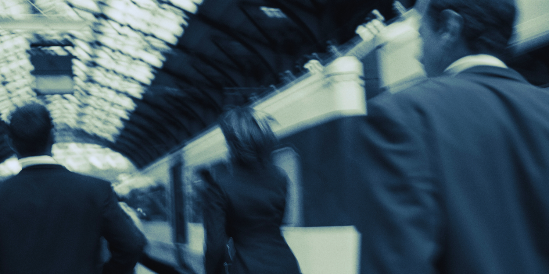 La fretta, l’omologazione dei desideri e lo smarrimento esistenziale dei tempi moderni