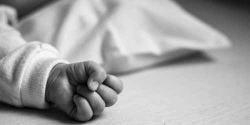 Bimbo di venti giorni muore per una circoncisione in casa