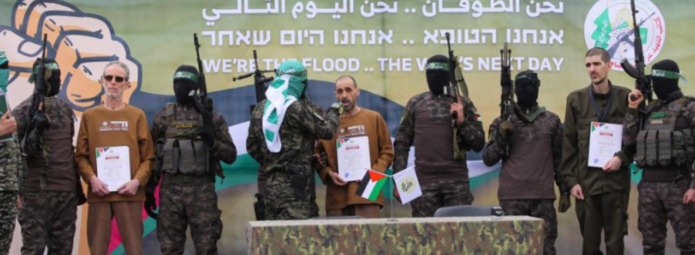 Hamas, rilascio show di altri tre ostaggi