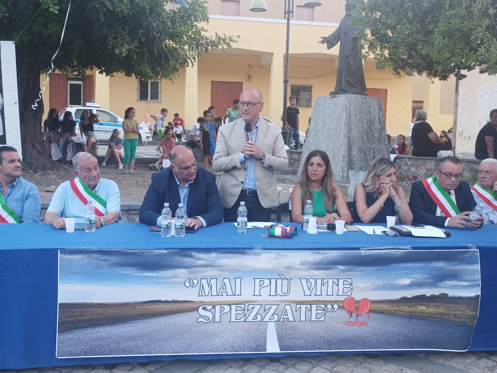 «Lo Stato nella Locride ha fallito». I sindaci sfilano in silenzio per una terra senza diritti