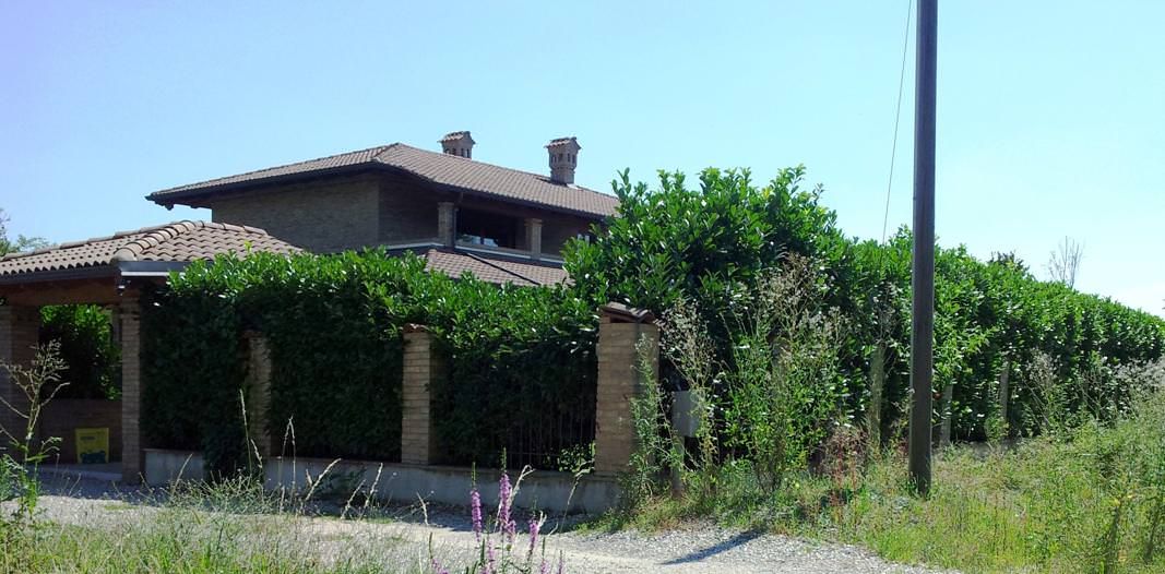 ‘Ndrine a Torino, in fiamme la villa del boss