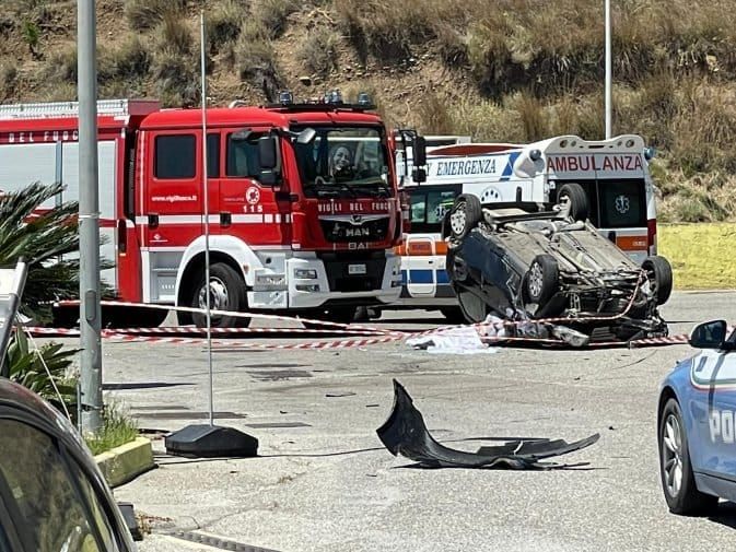 Ennesimo dramma sulla strada statale 106. A Reggio Calabria muore una giovane