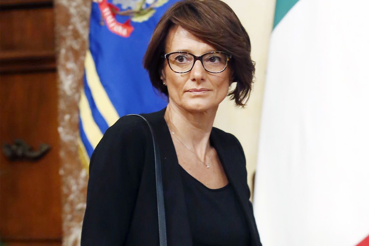 Anche una ministra contro Morra: «Ha offeso Santelli, donna di valore»
