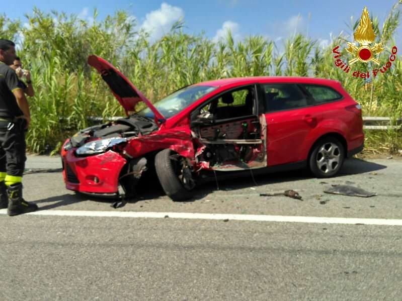 Scontro tra due auto nel Vibonese, feriti i passeggeri