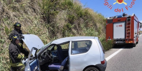 Perde il controllo dell'auto e finisce fuori strada, ferito un giovane a Catanzaro