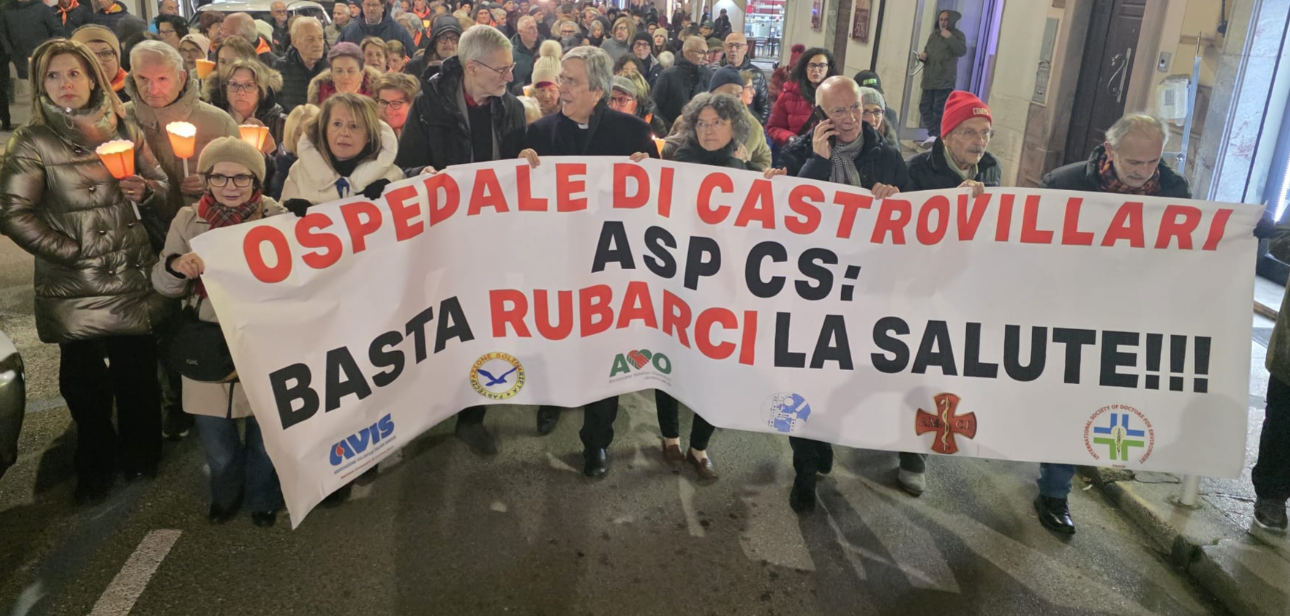 «L’ospedale di Castrovillari non si tocca»: comunità in piazza per il diritto alla salute
