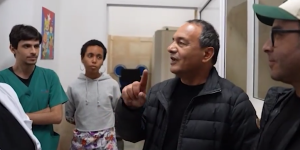 Mimmo Lucano a Cuba: «Sono qui in nome di Riace e della Calabria, non dell’Italia»