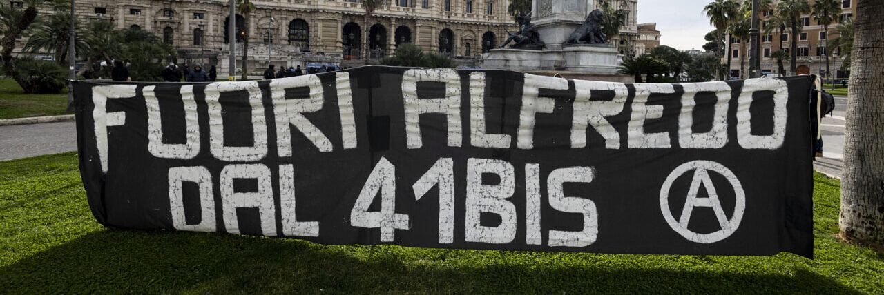 Caso Cospito, il legale: «Non ha vocazioni suicida, ma lotta per la vita»