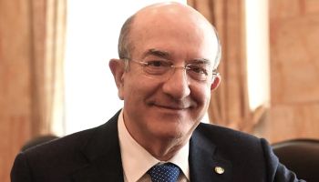 «Voglio solo una città normale»: Lamberti Castronuovo, il candidato che non promette miracoli