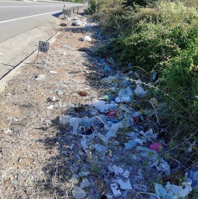 L'estate di Isola Capo Rizzuto, tra degrado e abbandono – FOTO