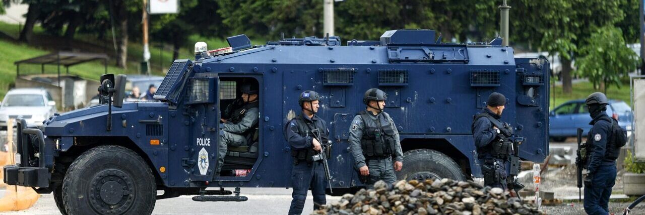 Sale la tensione in Kosovo, la Nato invia altri 700 uomini