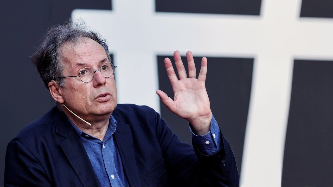 Ferraris ricorda il pensiero di Vattimo. «Una visione potente che ha segnato un’epoca»