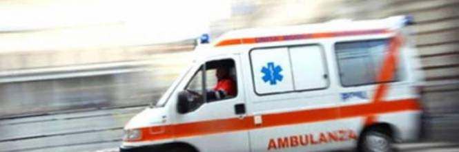 Tentano di bruciare un’ambulanza a Polistena