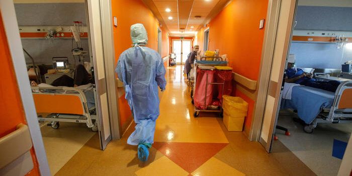 Positivo dopo un viaggio in Africa australe, la variante Omicron “entra” in Italia