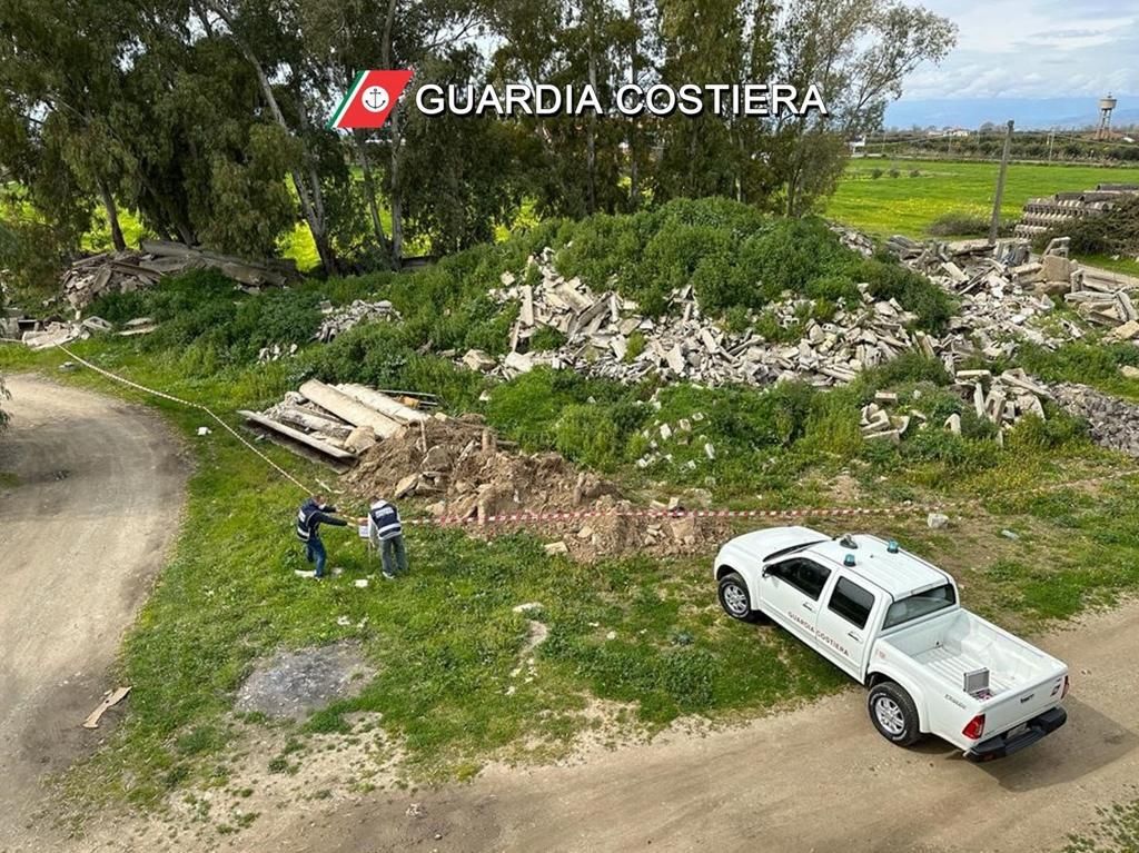 Mega discarica abusiva nella Sibaritide, denunciato il titolare – VIDEO E FOTO
