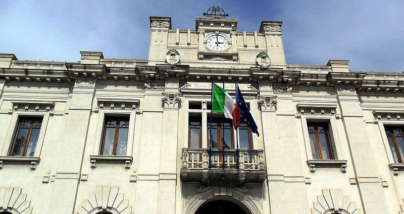 Rifiuti, M5S alla Corte dei conti: «Falcomatà risarcisca i reggini»