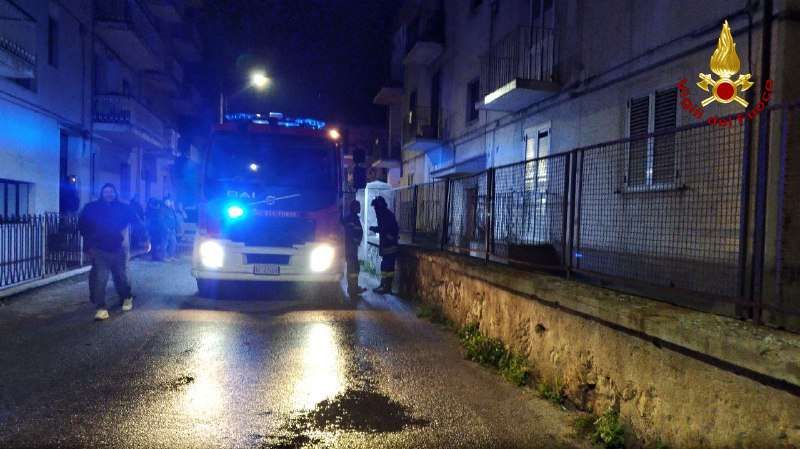 Fiamme in una casa a Nicotera, salvati gli abitanti