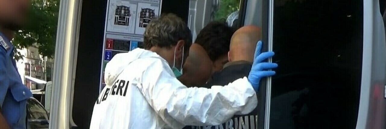 Uccide la madre e poi tenta il suicidio nel Varesotto