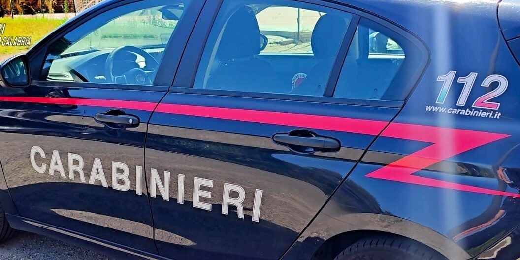 Brucia rifiuti sulla spiaggia di Gioia Tauro, denunciato