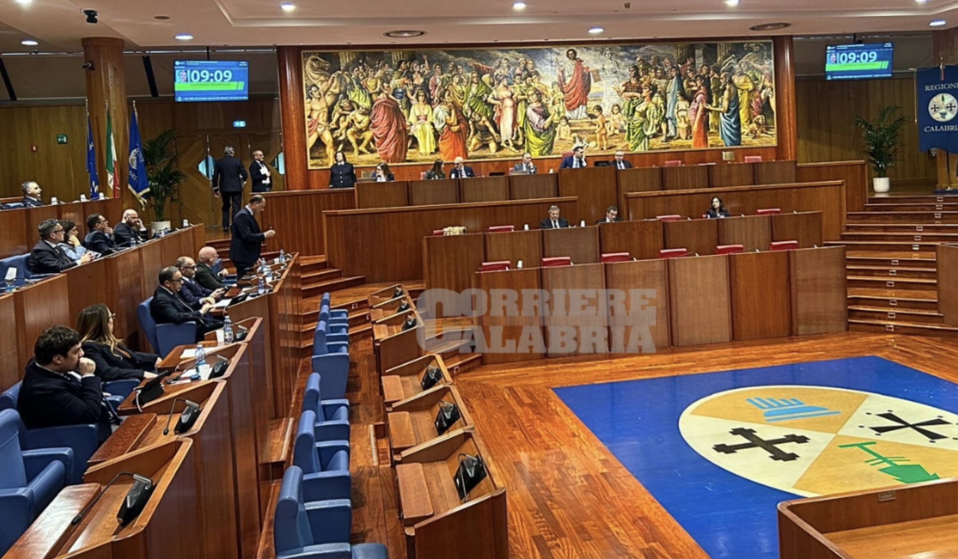 Bilancio e olivicoltura, il Consiglio accelera: maggioranza compatta, opposizione furiosa