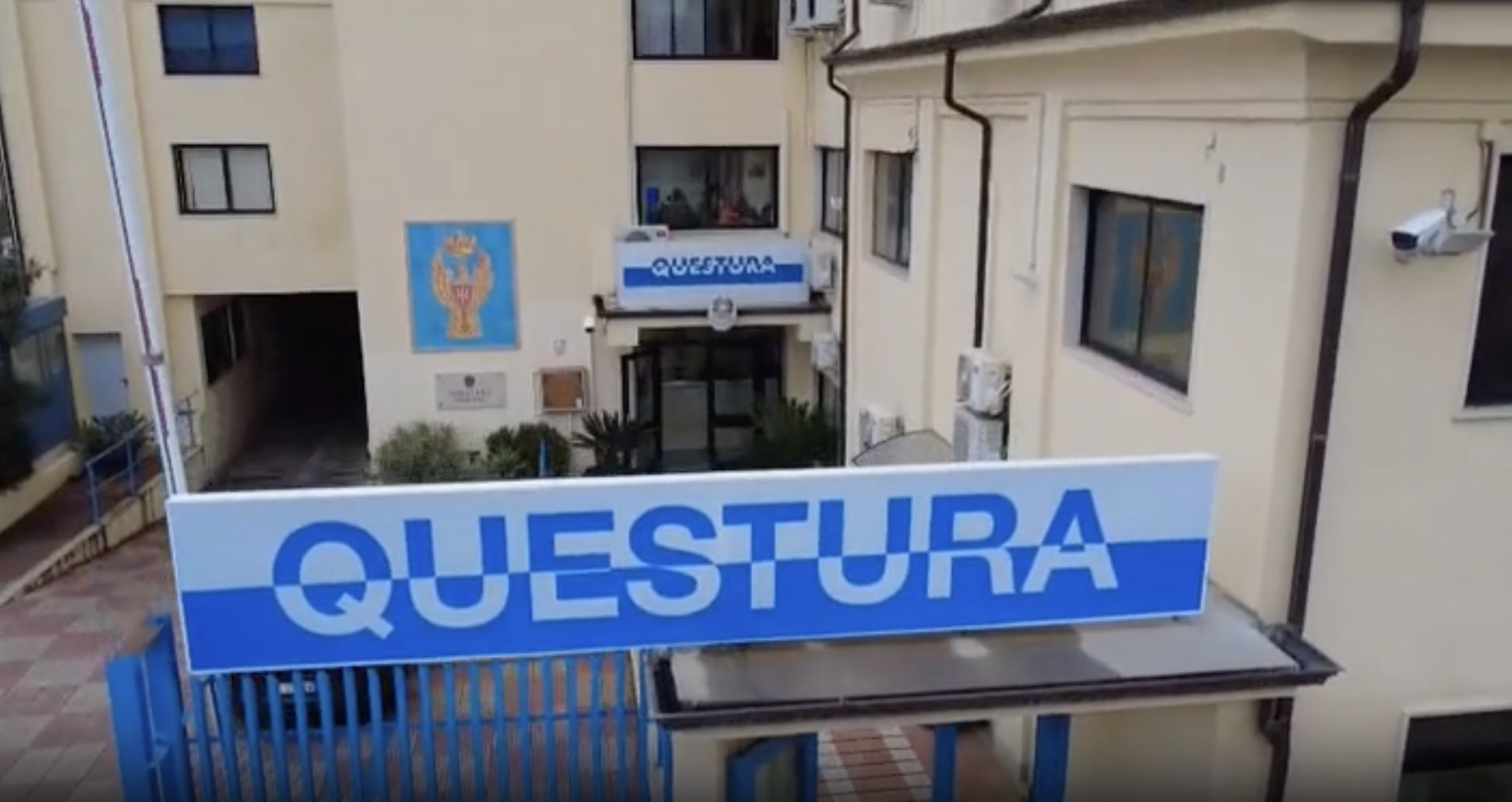 «Ti faccio uscire il fumo dalla testa». Il pizzo sull’affitto e le botte: la storia del commerciante che ha denunciato il racket a Crotone