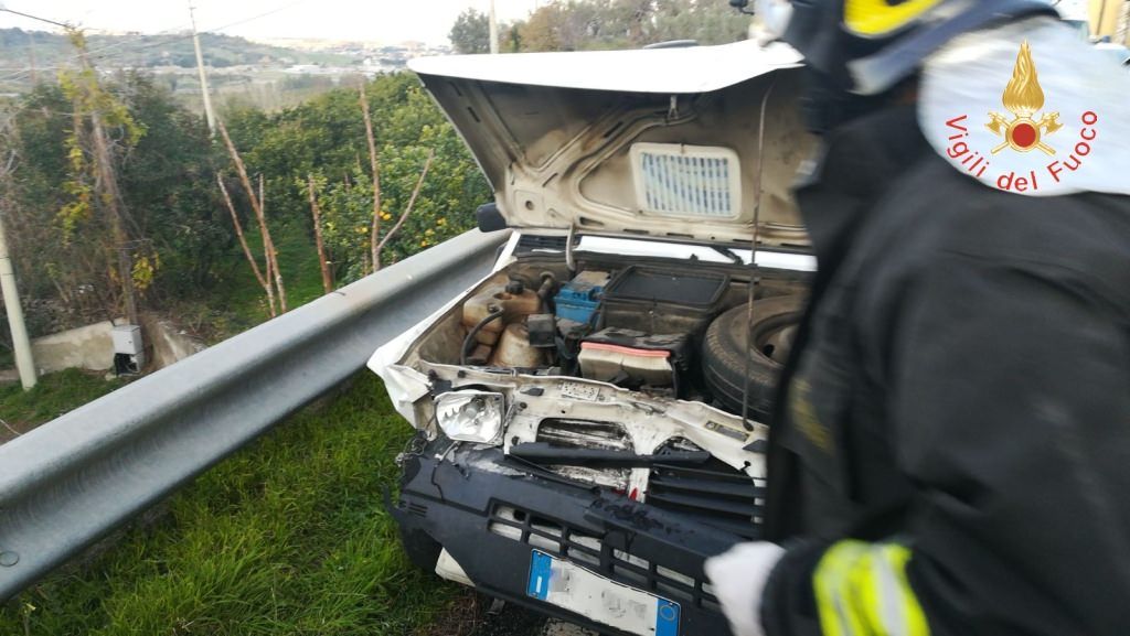 Scontro a San Sostene, tre feriti