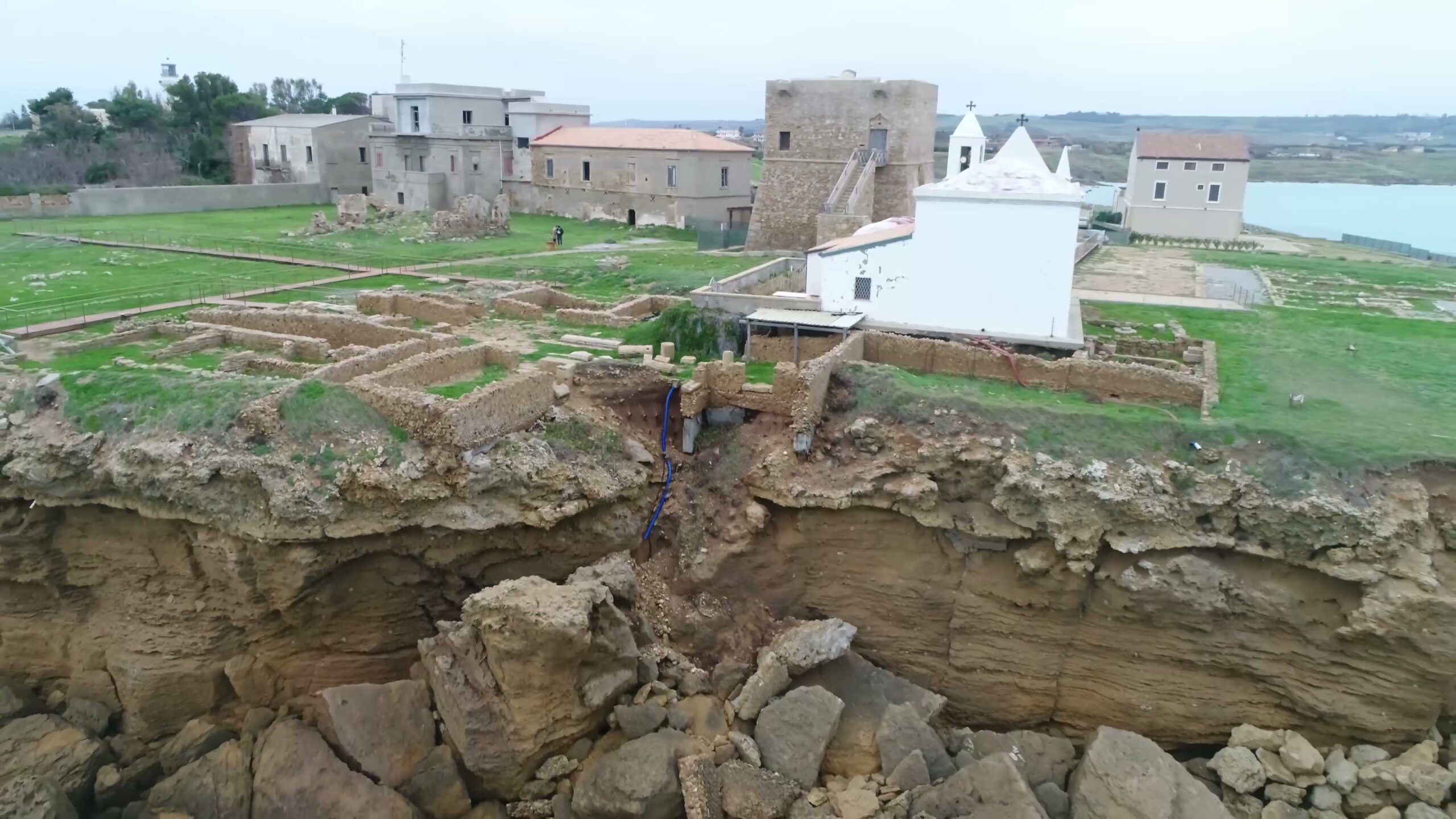 Una scogliera radente per salvare Capocolonna