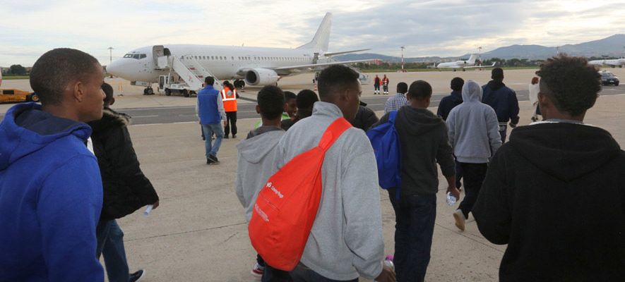 Trasferiti da Crotone in Germania 60 richiedenti asilo