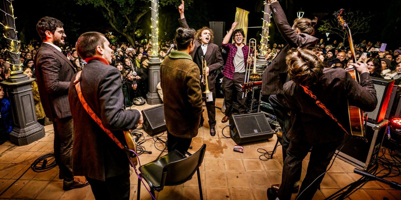 “A farla amare”, a Catanzaro grande successo per i Patagarri con l’esibizione a sorpresa di Mannarino