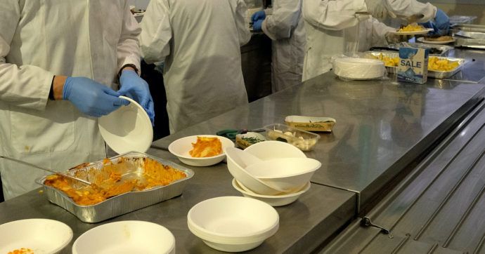 «Cibo “inquietante” e scaduto». Il caos sul servizio mensa all’ospedale di Castrovillari