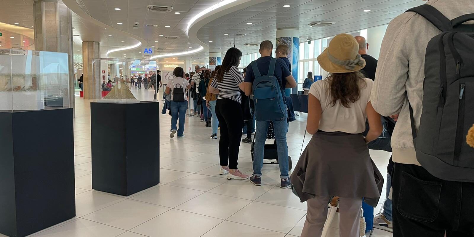 Volo Lamezia-Milano in ritardo di oltre otto ore, disagi per i passeggeri