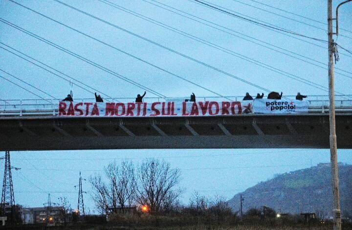 Protesta sul ponte di Calatrava: basta morti sul lavoro