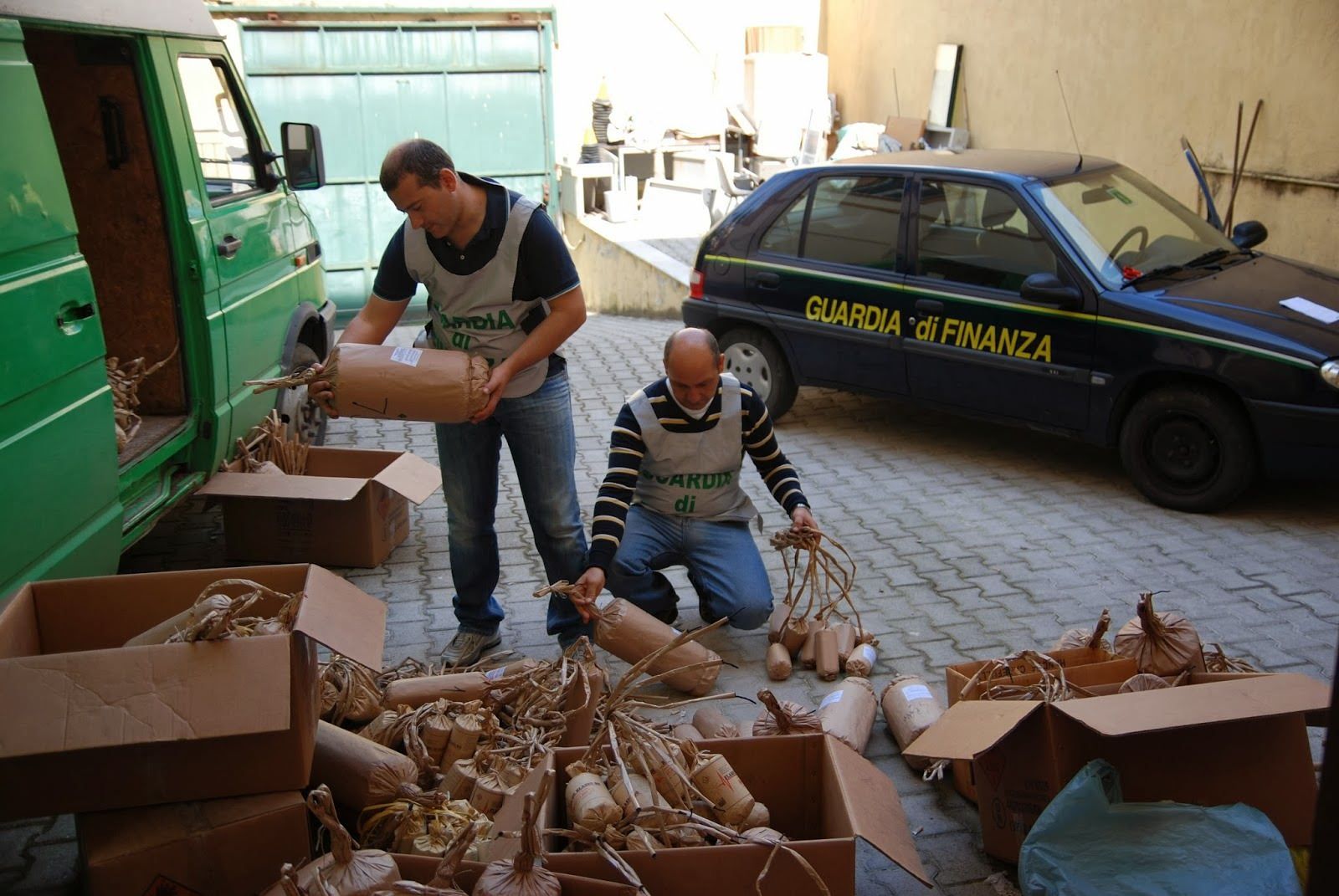 Maida, sequestrati 3 quintali di fuochi d'artificio