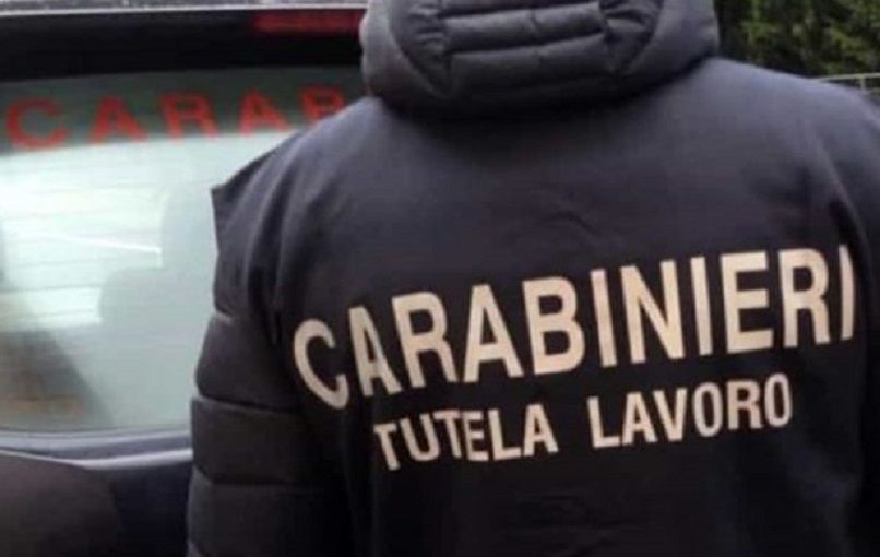 Formiche in cucina e irregolarità sui dipendenti, deferito il titolare di un lido a Cirò Marina