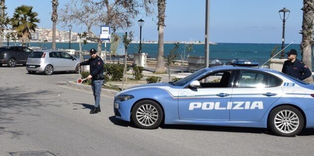 Forza posto di blocco a Crotone, arrestato 19enne dopo un lungo inseguimento
