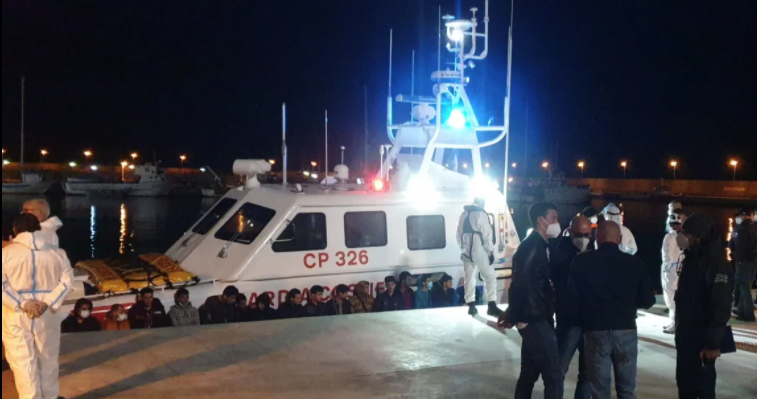 Roccella Jonica, soccorsi nella notte oltre 300 migranti