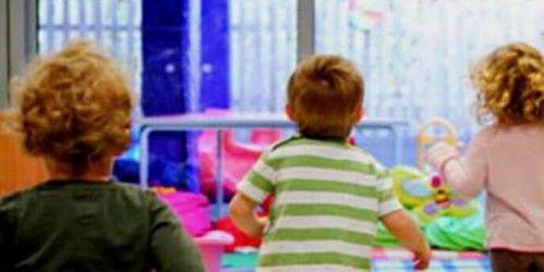 Bimba di tre anni col marchio «Vergogna» inciso sulla pelle