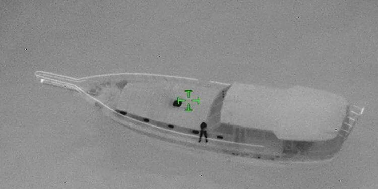 Primi indagati nell’inchiesta sul naufragio a Cutro. Perquisizioni a Guardia di finanza e Guardia costiera