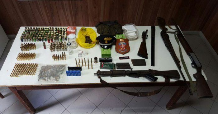 Trovati fucili e munizioni in un ovile nella Locride