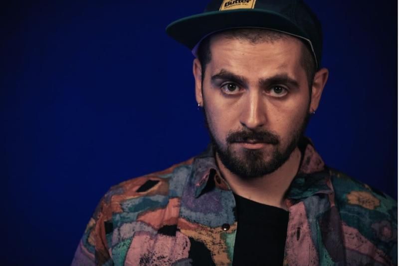 «Polizia sbeffeggiata». Dopo il concerto di Corigliano Rossano è bufera sul rapper Frah Quintale – FOTO